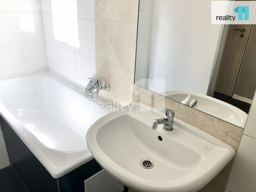 Pronájem bytu 2+1 75 m^2 Českobrodská, Praha 9 