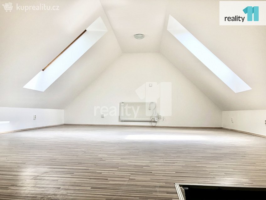 Pronájem bytu 2+1 75 m^2 Českobrodská, Praha 9 