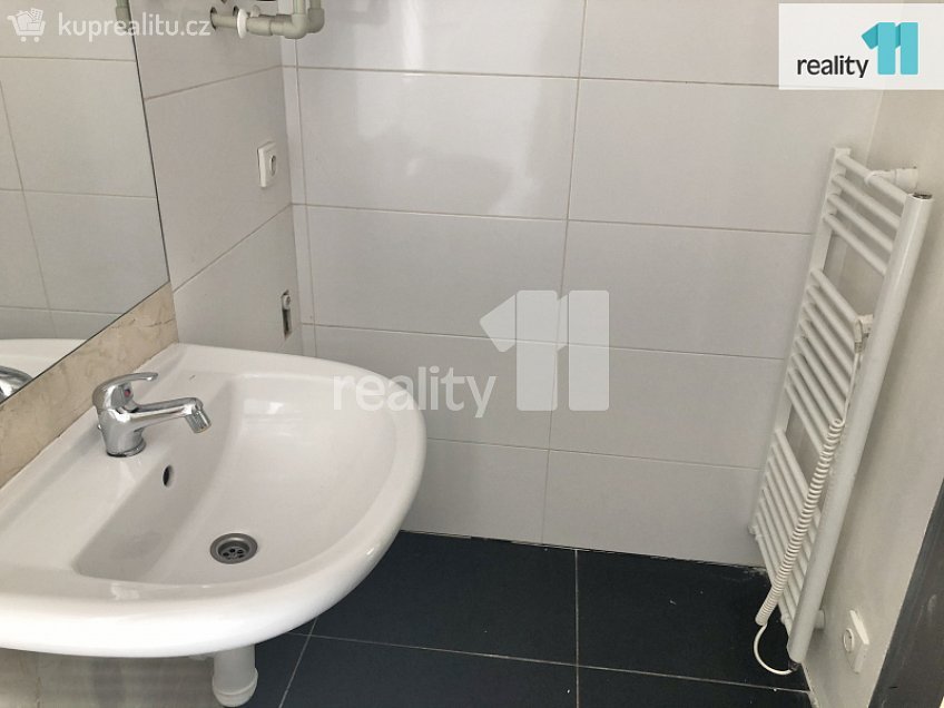 Pronájem bytu 2+1 75 m^2 Českobrodská, Praha 9 