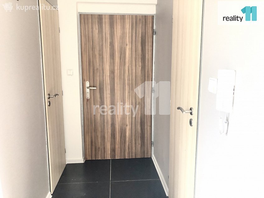 Pronájem bytu 2+1 75 m^2 Českobrodská, Praha 9 