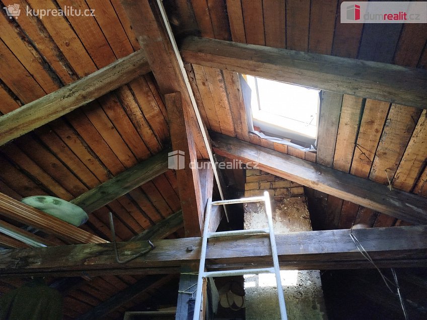 Prodej  rodinného domu 140 m^2 Ostrov, Ostrov 
