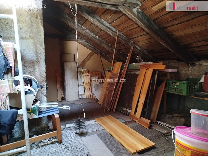 Prodej  rodinného domu 140 m^2 Ostrov, Ostrov 