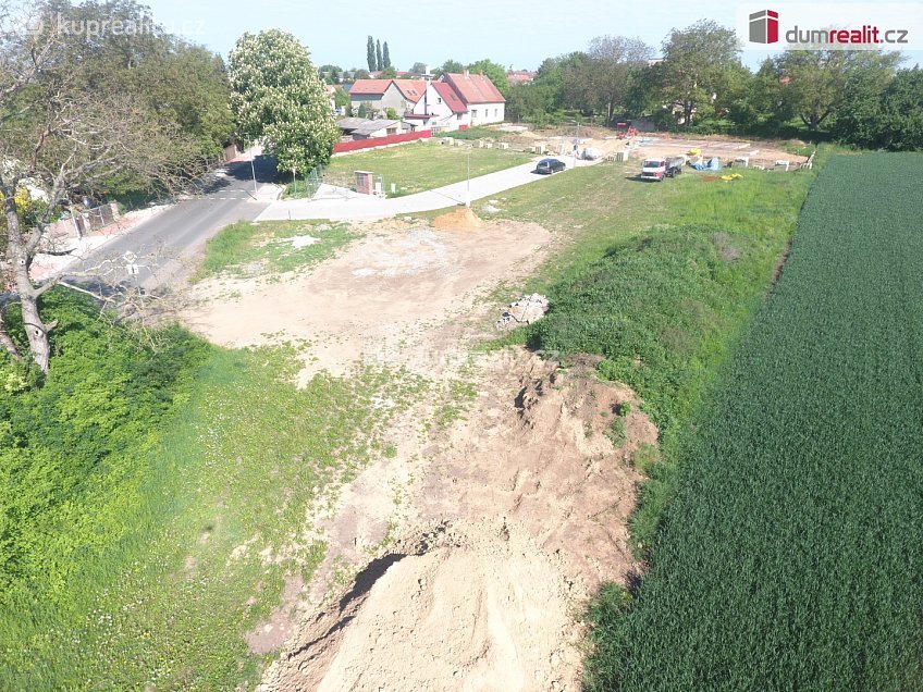 Prodej  stavebního pozemku 913 m^2 Chotětovská, Bezno 