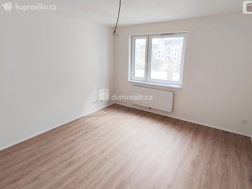Pronájem bytu 1+kk 30 m^2 Nad Kolčavkou, Praha 9 