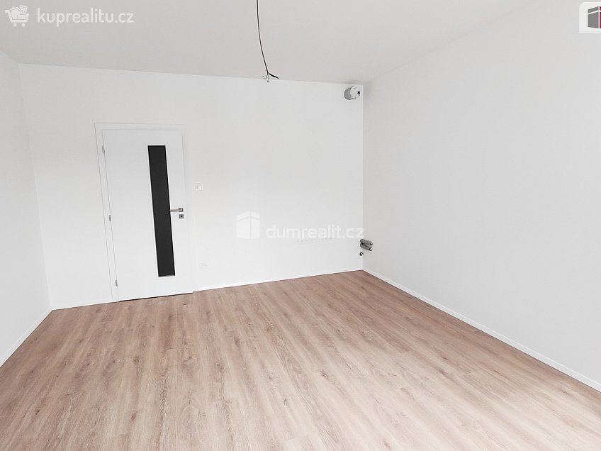 Pronájem bytu 1+kk 30 m^2 Nad Kolčavkou, Praha 9 
