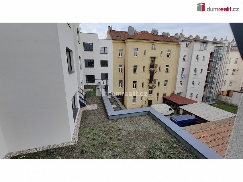 Pronájem bytu 1+kk 30 m^2 Nad Kolčavkou, Praha 9 