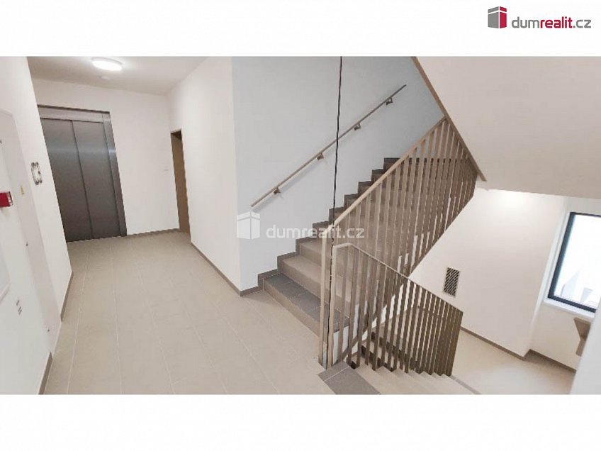 Pronájem bytu 1+kk 30 m^2 Nad Kolčavkou, Praha 9 