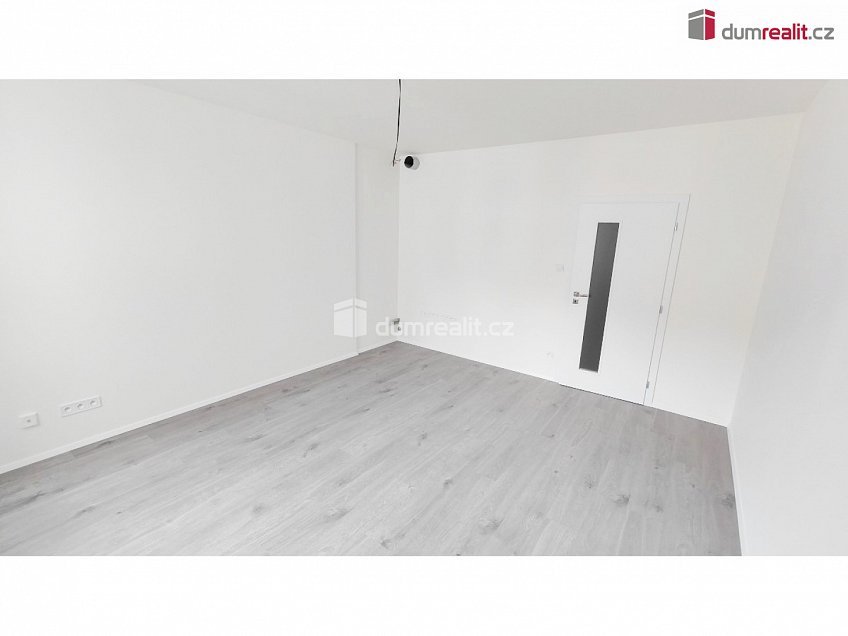 Pronájem bytu 1+kk 30 m^2 Nad Kolčavkou, Praha 9 