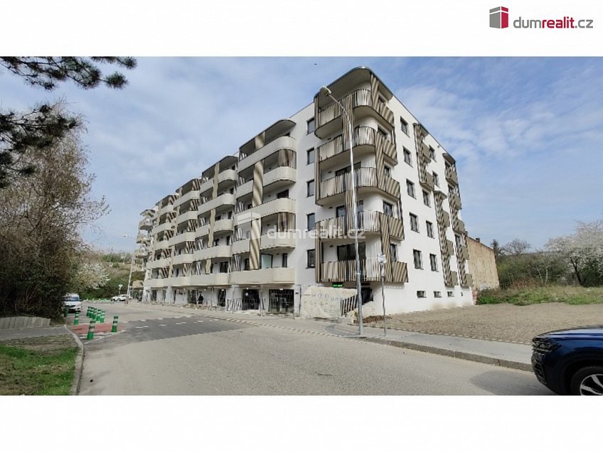 Pronájem bytu 1+kk 30 m^2 Nad Kolčavkou, Praha 9 