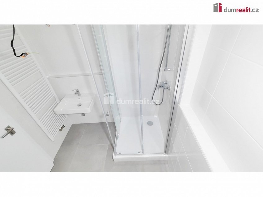 Pronájem bytu 1+kk 30 m^2 Nad Kolčavkou, Praha 9 