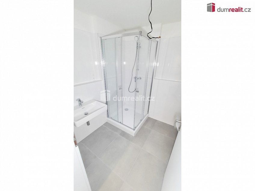 Pronájem bytu 1+kk 30 m^2 Nad Kolčavkou, Praha 9 