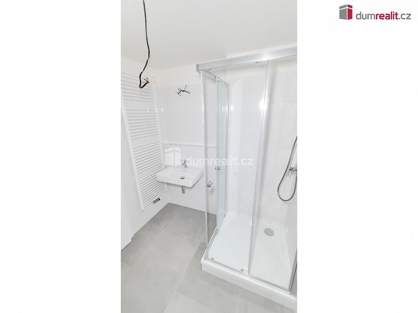Pronájem bytu 1+kk 30 m^2 Nad Kolčavkou, Praha 9 