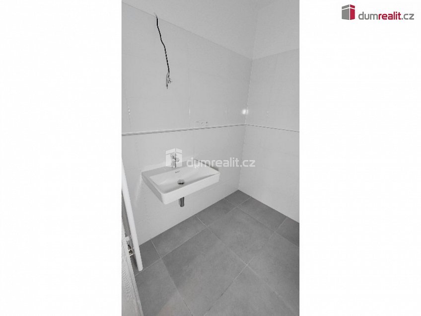 Pronájem bytu 1+kk 30 m^2 Nad Kolčavkou, Praha 9 