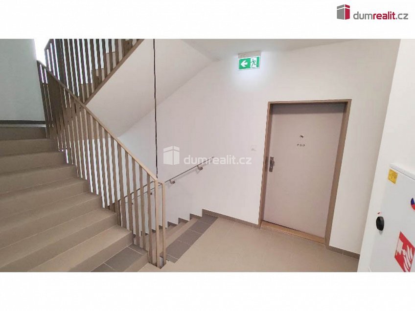 Pronájem bytu 1+kk 30 m^2 Nad Kolčavkou, Praha 9 