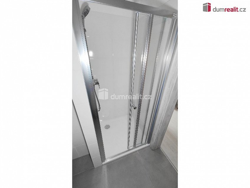 Pronájem bytu 1+kk 30 m^2 Nad Kolčavkou, Praha 9 