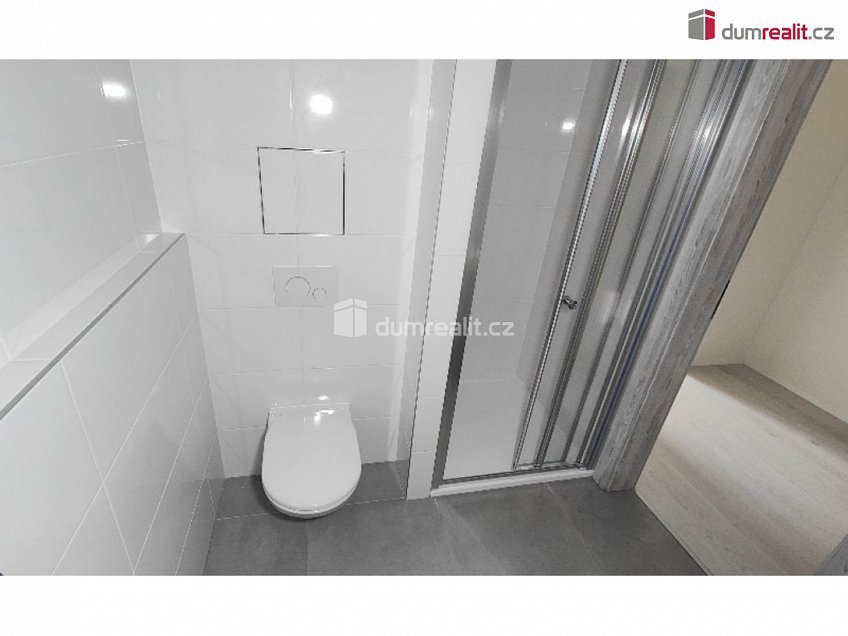 Pronájem bytu 1+kk 30 m^2 Nad Kolčavkou, Praha 9 