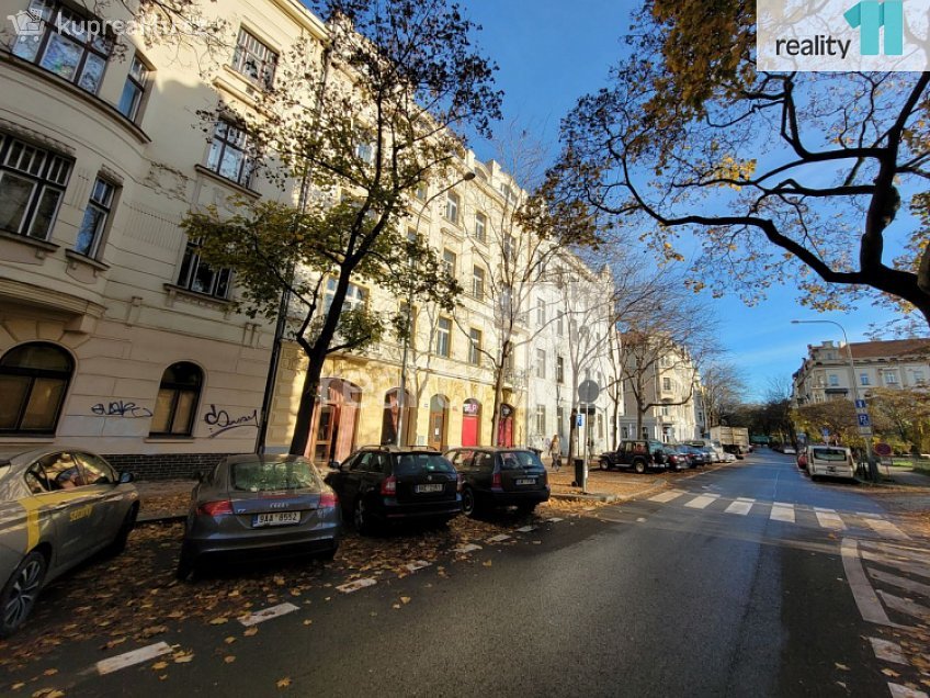 Pronájem bytu 3+kk 82 m^2 Urxova, Praha 8 