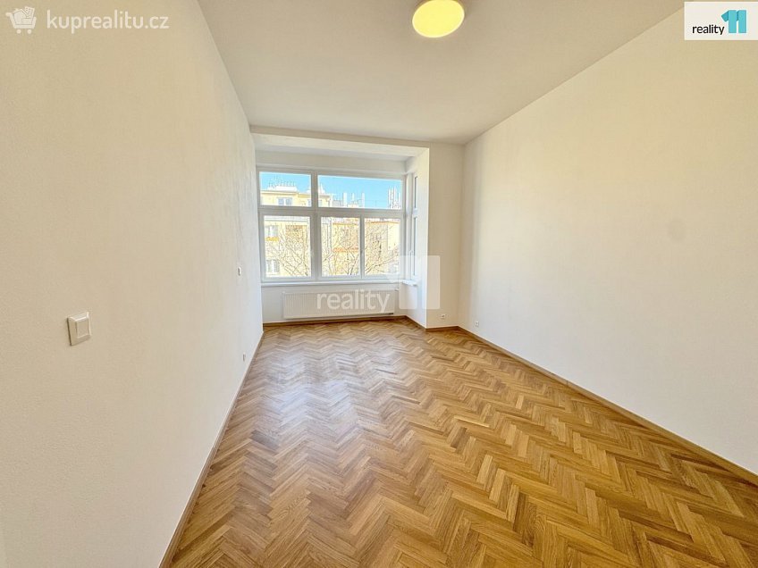 Pronájem bytu 3+kk 82 m^2 Urxova, Praha 8 