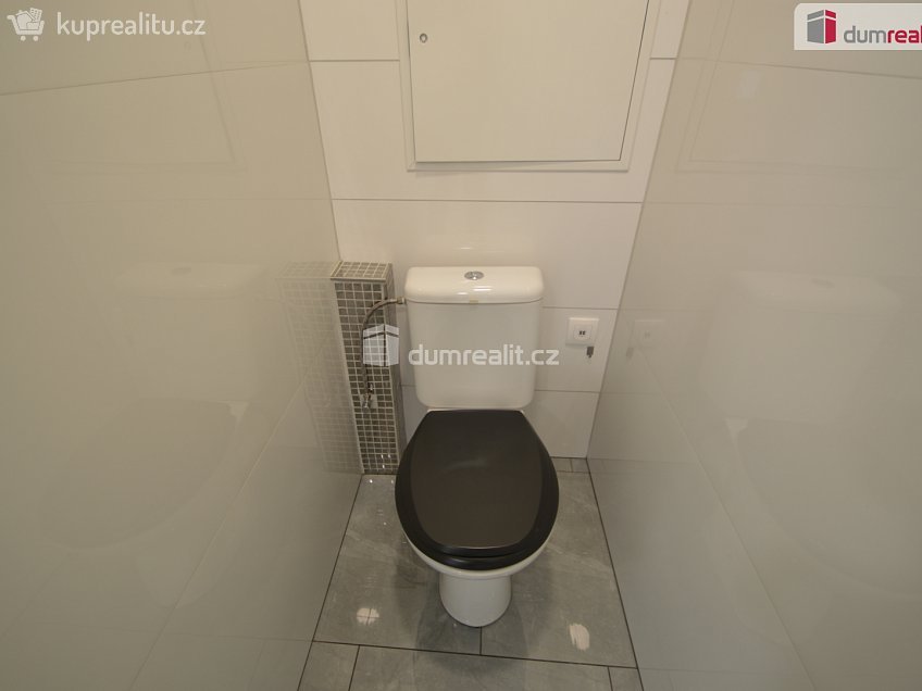 Prodej bytu 4+1 76 m^2 Na hájku, Praha 8 