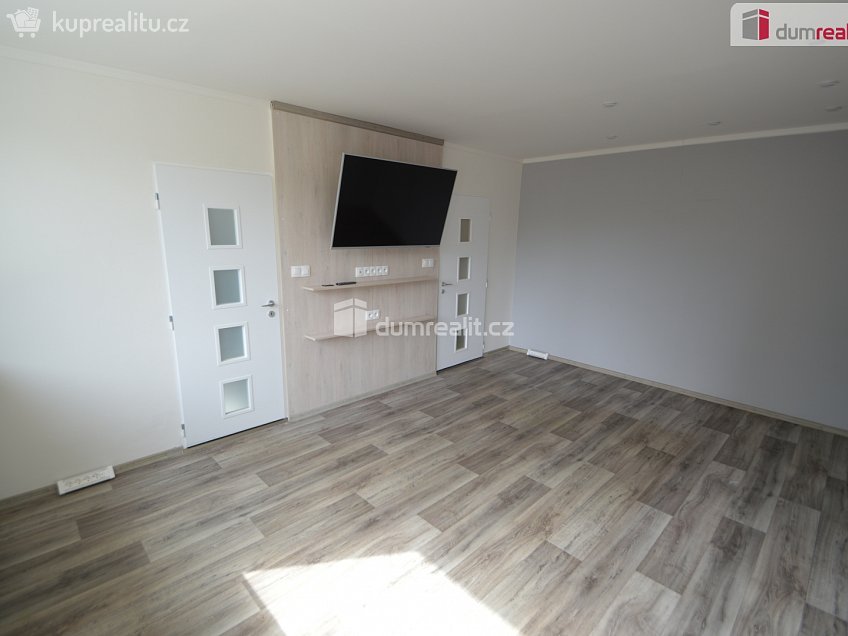 Prodej bytu 4+1 76 m^2 Na hájku, Praha 8 