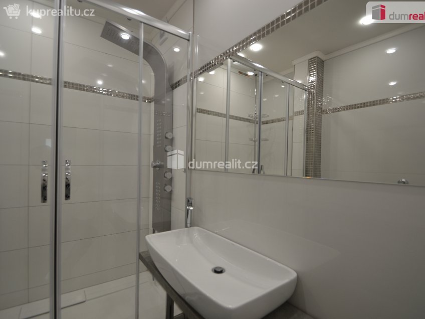 Prodej bytu 4+1 76 m^2 Na hájku, Praha 8 
