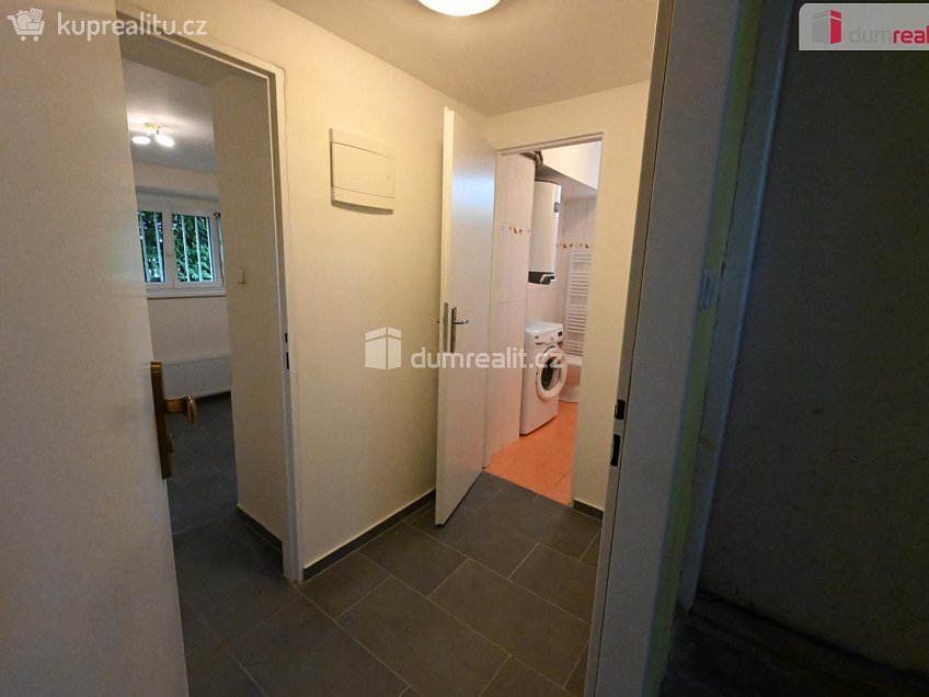 Pronájem bytu 2+kk 37 m^2 Na stráži, Praha 8 