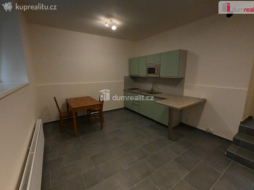 Pronájem bytu 2+kk 37 m^2 Na stráži, Praha 8 