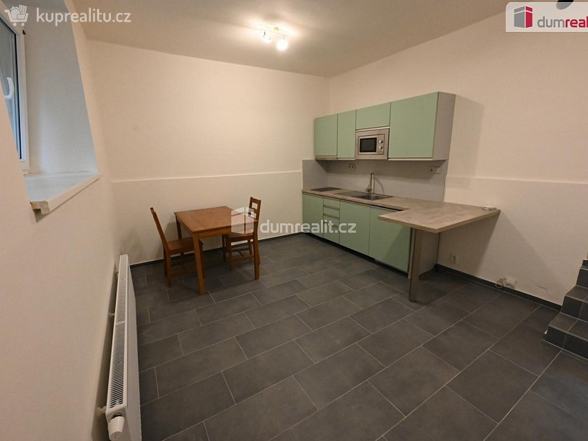 Pronájem bytu 2+kk 37 m^2 Na stráži, Praha 8 