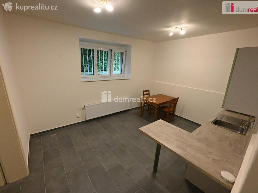 Pronájem bytu 2+kk 37 m^2 Na stráži, Praha 8 