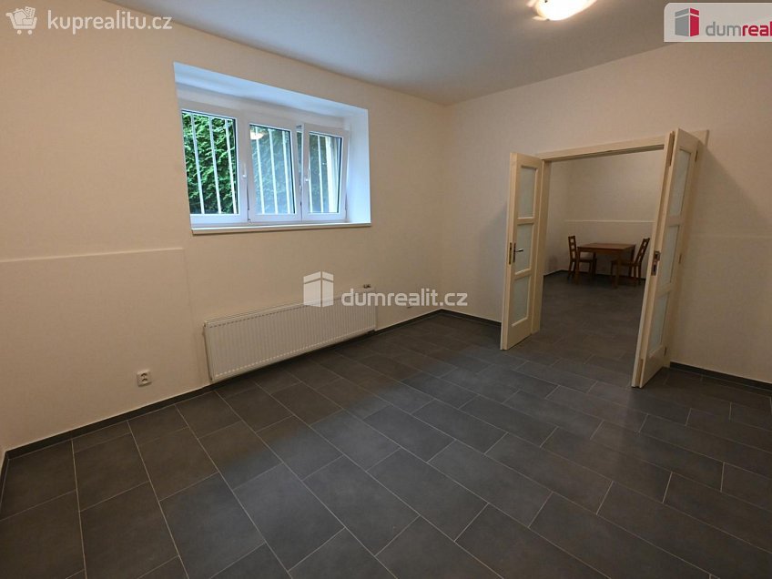 Pronájem bytu 2+kk 37 m^2 Na stráži, Praha 8 