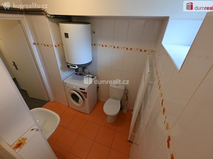 Pronájem bytu 2+kk 37 m^2 Na stráži, Praha 8 