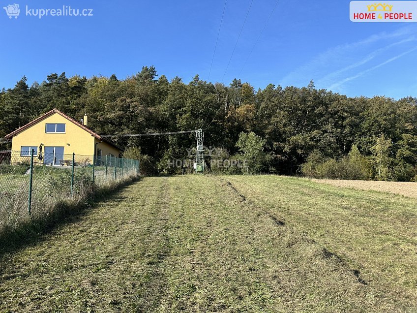Prodej  stavebního pozemku 1244 m^2 Černokostelecká, Černé Voděrady 