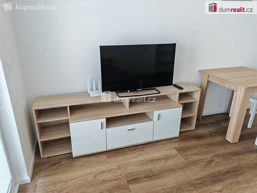 Pronájem bytu 1+kk 34 m^2 Kolbenova, Praha 14 