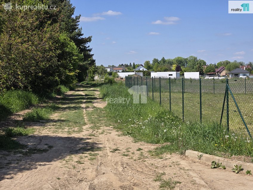 Prodej  stavebního pozemku 1705 m^2 Ptická, Úhonice 