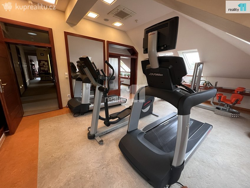 Pronájem  obchodních prostor 223 m^2 Chebská, Karlovy Vary 