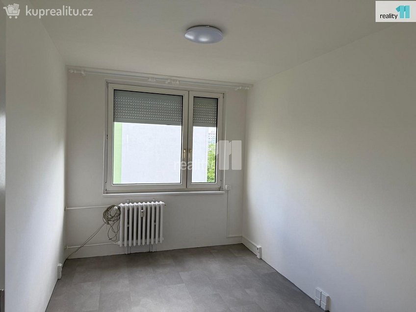 Pronájem bytu 2+kk 43 m^2 Květnového vítězství, Praha 11 