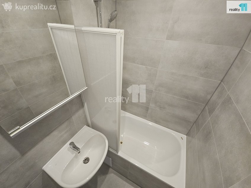 Pronájem bytu 2+kk 43 m^2 Květnového vítězství, Praha 11 