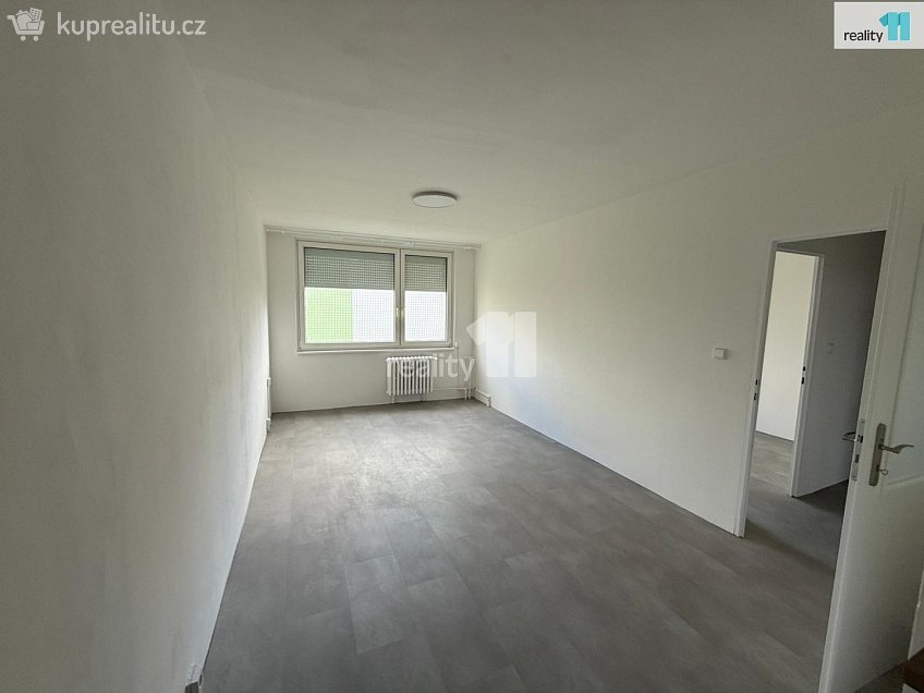Pronájem bytu 2+kk 43 m^2 Květnového vítězství, Praha 11 