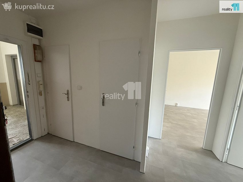 Pronájem bytu 2+kk 43 m^2 Květnového vítězství, Praha 11 