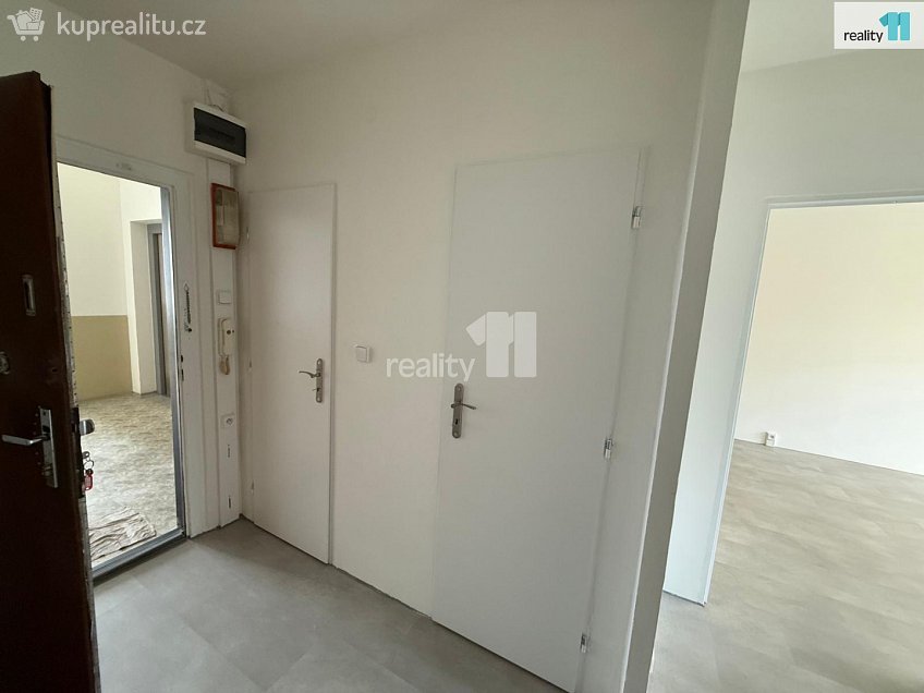 Pronájem bytu 2+kk 43 m^2 Květnového vítězství, Praha 11 