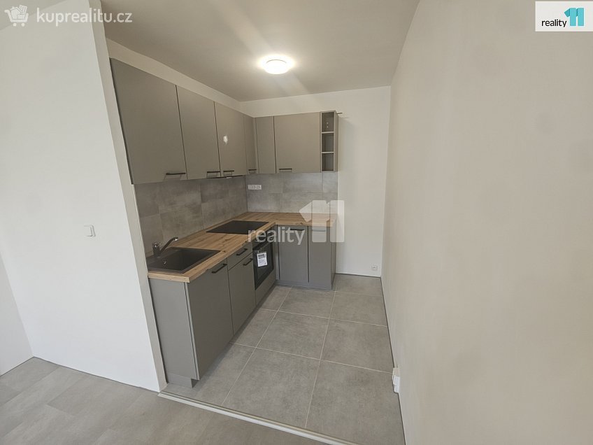 Pronájem bytu 2+kk 43 m^2 Květnového vítězství, Praha 11 