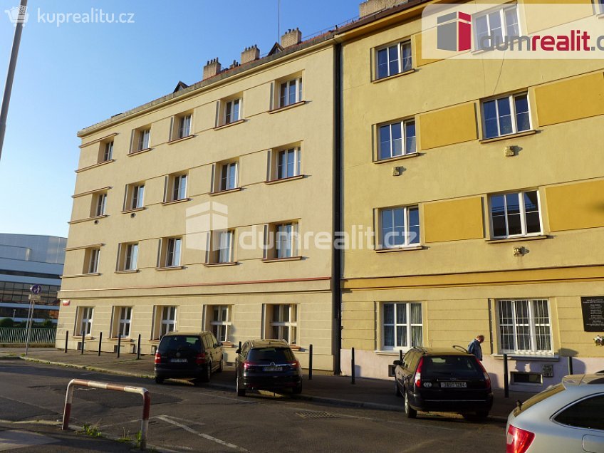 Pronájem bytu 1+1 31 m^2 Štětkova, Praha 4 