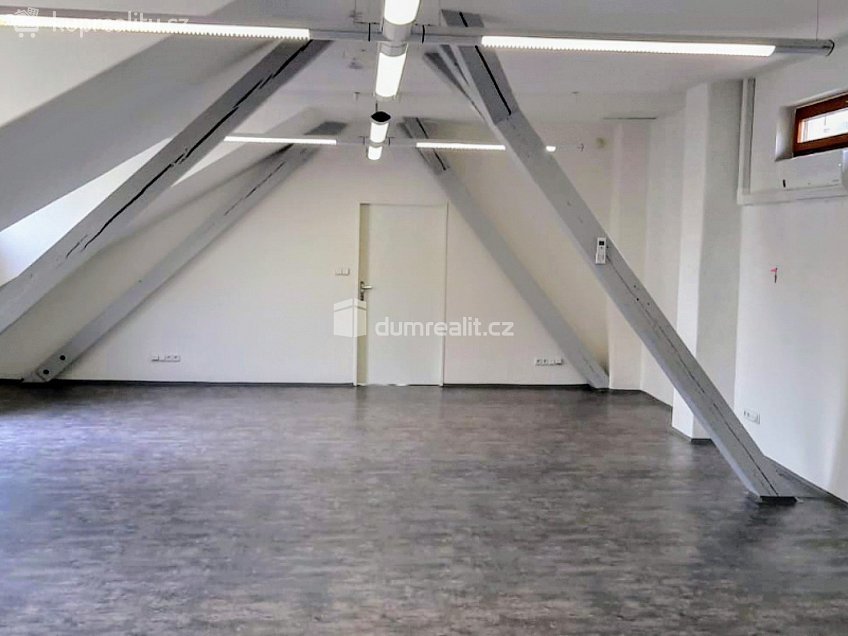 Pronájem  kanceláře 120 m^2 Drtinova, Praha 5 