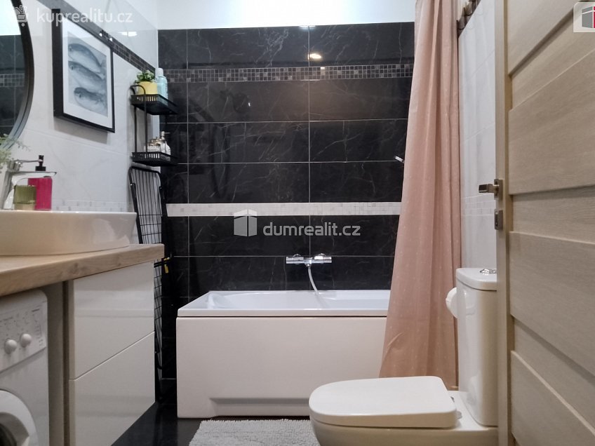 Prodej bytu 2+1 106 m^2 Vítězná, Karlovy Vary 