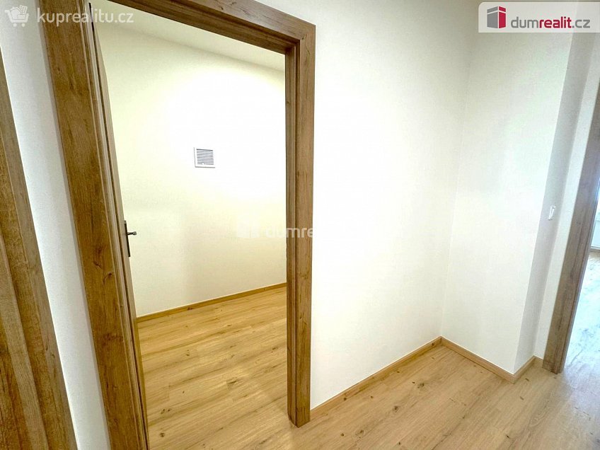 Pronájem bytu 3+kk 82 m^2 U svobodárny, Praha 9 