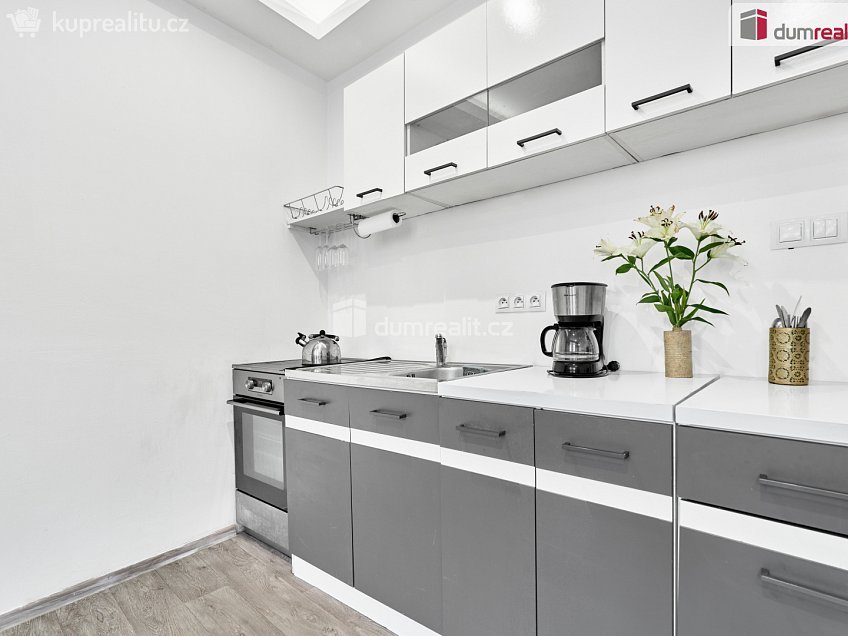 Prodej bytu 2+kk 35 m^2 Sokolovská, Karlovy Vary 
