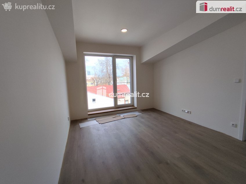 Pronájem bytu 2+kk 54 m^2 Dlouhá třída, Nymburk 