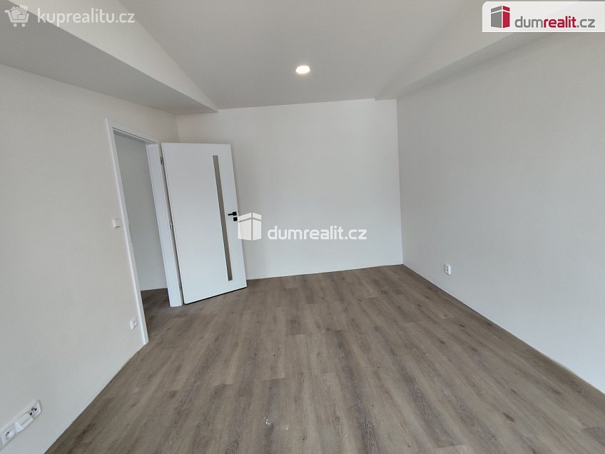 Pronájem bytu 2+kk 54 m^2 Dlouhá třída, Nymburk 