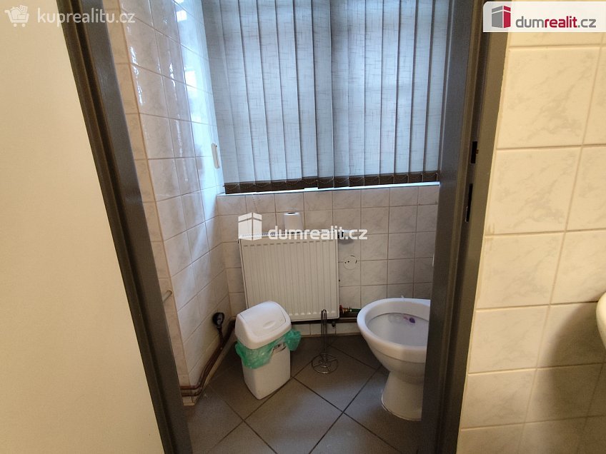 Pronájem  obchodních prostor 106 m^2 Klicperova, Chlumec nad Cidlinou 