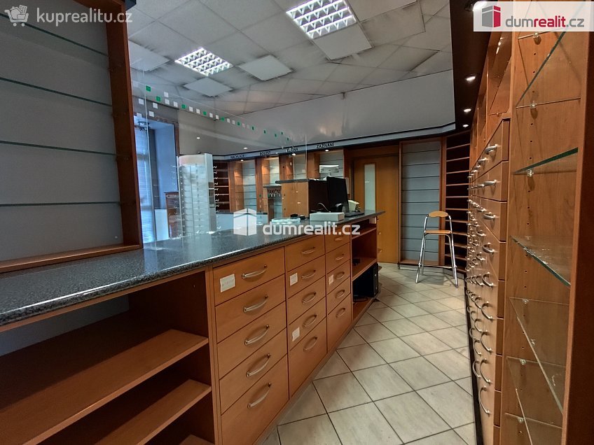 Pronájem  obchodních prostor 106 m^2 Klicperova, Chlumec nad Cidlinou 